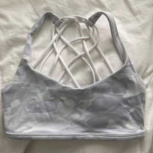 Lululemon Free to be sports bra